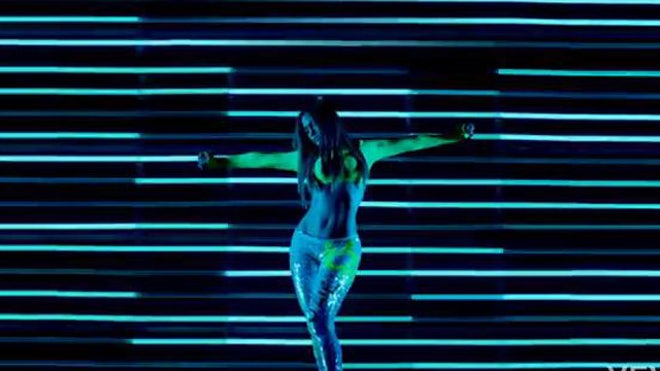 JLO GOIN IN.JPG